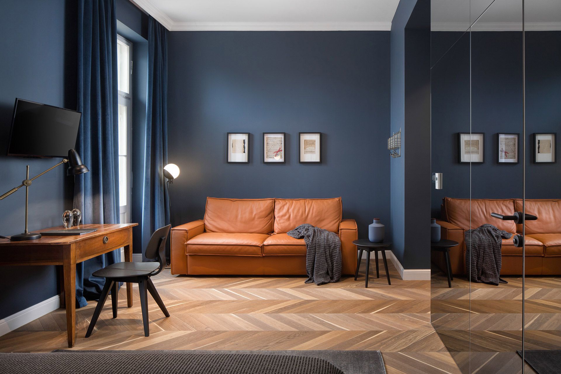 Elegant living area, sofa bed, and desk in Almayer hotel’s deluxe double room Bianchini in dependance